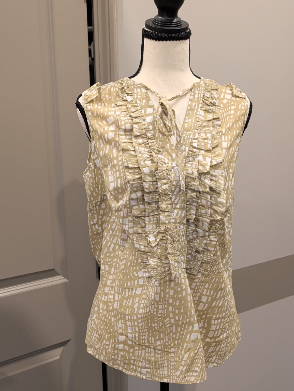 Ninety Beige and White Ruffle Tie-Neck Sleeveless Camisole